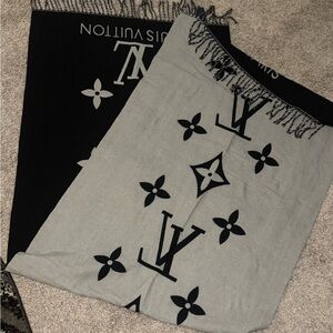 Black and Gray Scarf